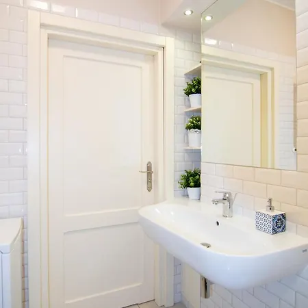 Maya's Flats & - Staromiejski *