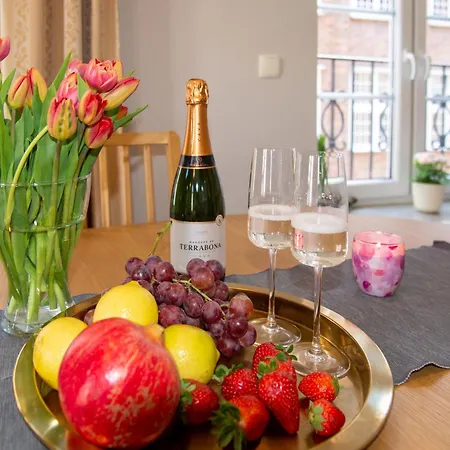 Maya's Flats & - Staromiejski Apartman